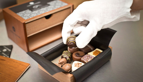 Verpackung von Schokoladenpralinen zur Gew&auml;hrleistung maximaler Frische