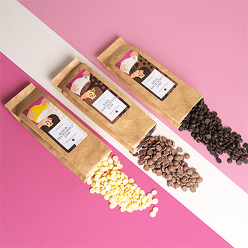 Verschiedene Tropfen belgischer Schmelzschokolade