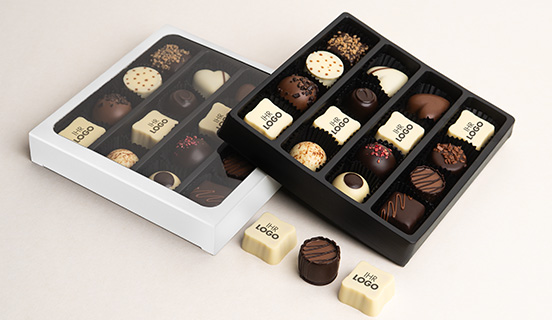 Pralinen mit Personalisierung für Unternehmen in einer Schachtel mit Sichtfenster