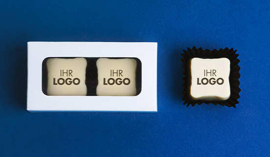 pralinki z personalizacja dla firm w pudełeczku z okienkiem