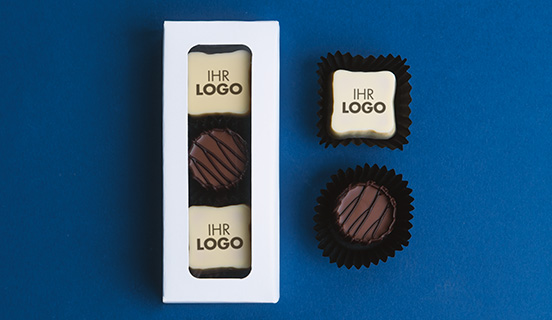 Pralinen mit Personalisierung für Unternehmen in einer Schachtel mit Sichtfenster