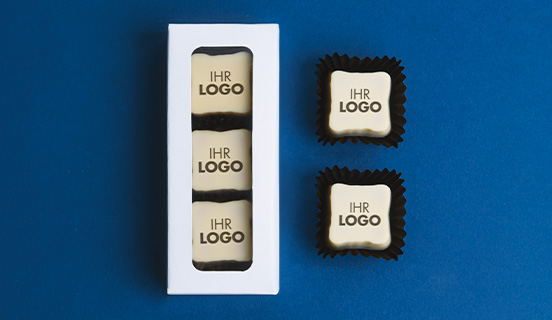 Pralinen mit Personalisierung für Unternehmen in einer Schachtel mit Sichtfenster