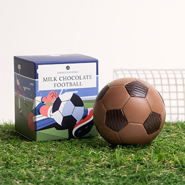 Fu&szlig;ball aus Vollmilchschokolade f&uuml;r Sportler