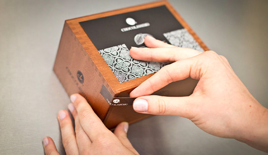 Zur Erhaltung höchster Frische verpackte Schokoladenpralinen