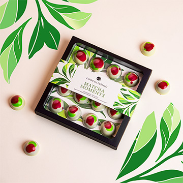 16 handgefertigte Pralinen mit Himbeer-Matcha-Füllung