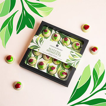 16 handgefertigte Pralinen mit Himbeer-Matcha-Füllung