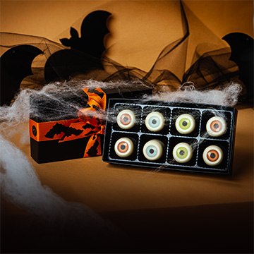 Augenförmige Halloween-Pralinen in dekorativer Schachtel