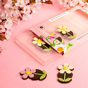 ein fein gearbeitetes Gänseblümchen aus Dessertschokolade
