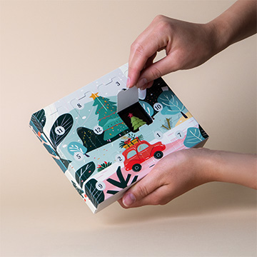 Kleiner Tisch-Adventskalender mit 24 Schokoladentäfelchen