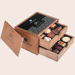 Chocolaterie - 20 Pralinen im Holzkästchen mit individueller Gravur