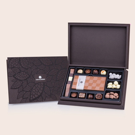 First Selection - Set aus Schokolade, Pralinen und schokolierten Nüssen