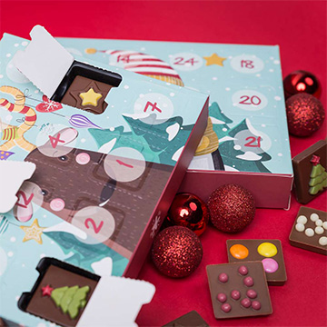 Kleiner Tisch-Adventskalender mit 24 Schokoladentäfelchen