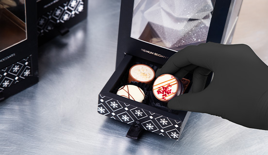 Verpackte Schokoladenpralinen für die Feiertage