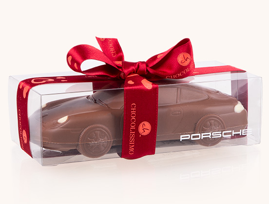 Einzigartige Merkmale des Porsche Carrera aus Schokolade mit einem liebevollen Band verziert